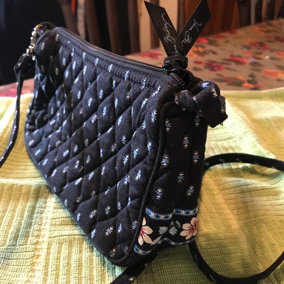 Vera Bradley small crossbody purse. Like new - Picture 1 of 4
